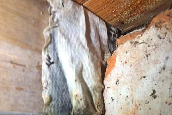 Schimmels en vocht in kruipruimte