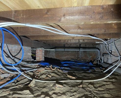 Kruipruimte ventilatie gaat schimmels tegen in Utrecht