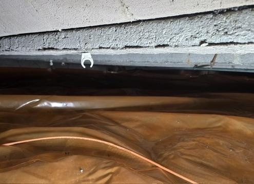 Kruipruimte ventilatie gaat schimmels tegen in Leusden
