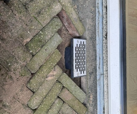 Kruipruimte ventilatie verhelpt vochtproblemen in Aalsmeer Kruipruimte ventilatie verhelpt vochtproblemen in Aalsmeer