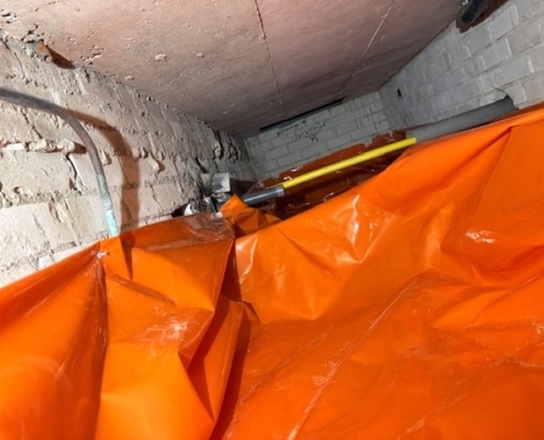 Kruipruimte ventilatie gaat schimmels tegen in Uitgeest